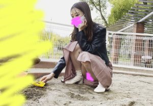 【NTR挑発パンチラ】絶対わざと！お砂場でお隣の奥様が見せ付け欲求不満純白パンチラｗ