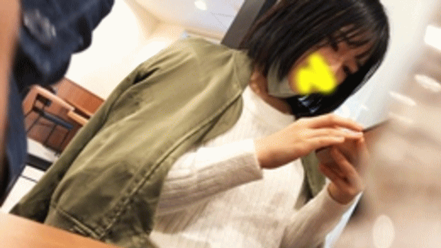 【コンビニ痴漢→承諾②】正統派系・黒髪女子をイートインで胸揉み!!突然のハプニングに半笑い絶句…トイレ連れ込み手マン→イラマ