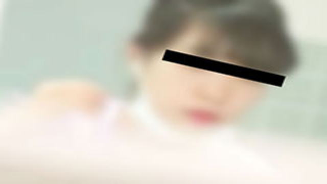 命知らずの洗面所潜伏 7人の美乙女中、2人が特大、2人が密林